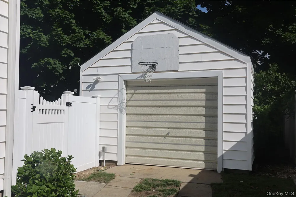 22 Alice Street Merrick, NY 11566