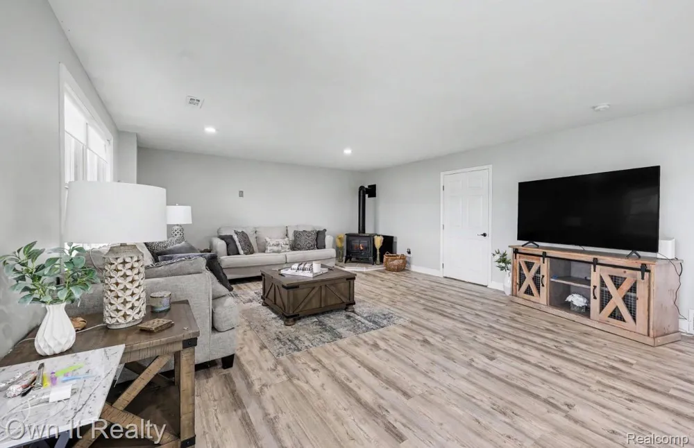 8609 Odowling Franklin Township, MI 49265