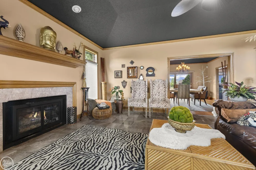 6718 Pond Drive Washington Township, MI 48094