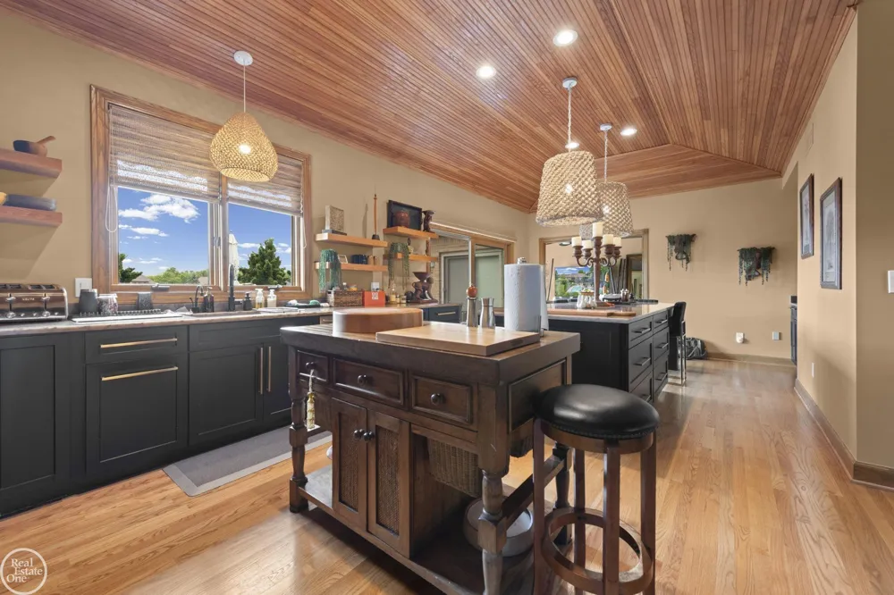 6718 Pond Drive Washington Township, MI 48094