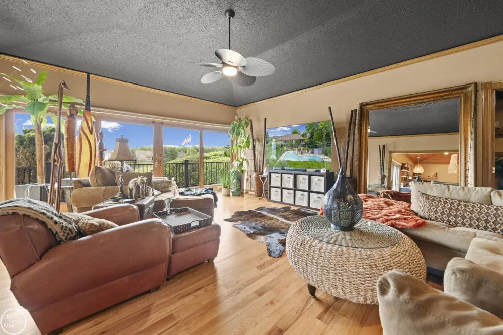 6718 Pond Drive Washington Township, MI 48094