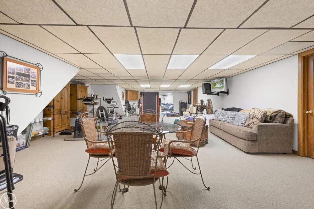 6718 Pond Drive Washington Township, MI 48094
