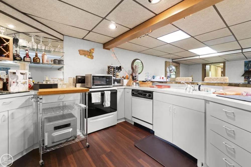 6718 Pond Drive Washington Township, MI 48094