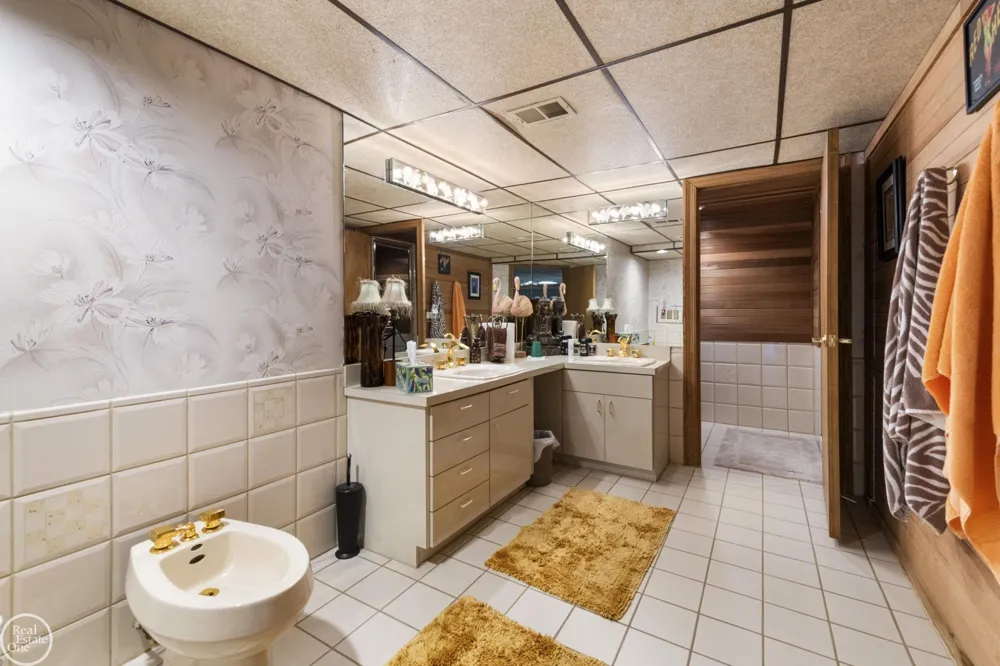 6718 Pond Drive Washington Township, MI 48094