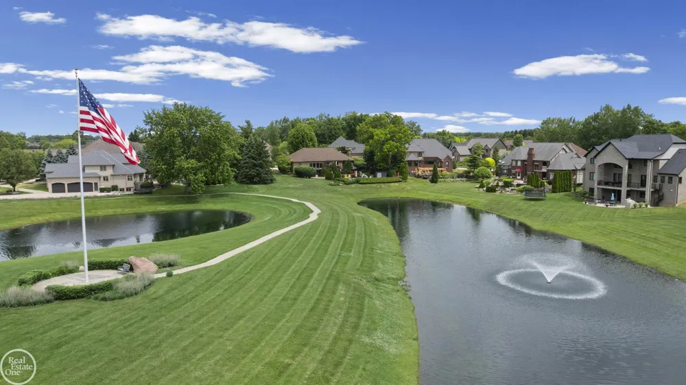6718 Pond Drive Washington Township, MI 48094