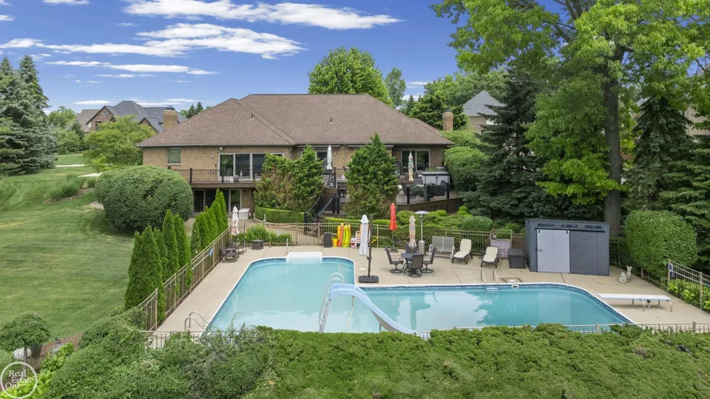 6718 Pond Drive Washington Township, MI 48094