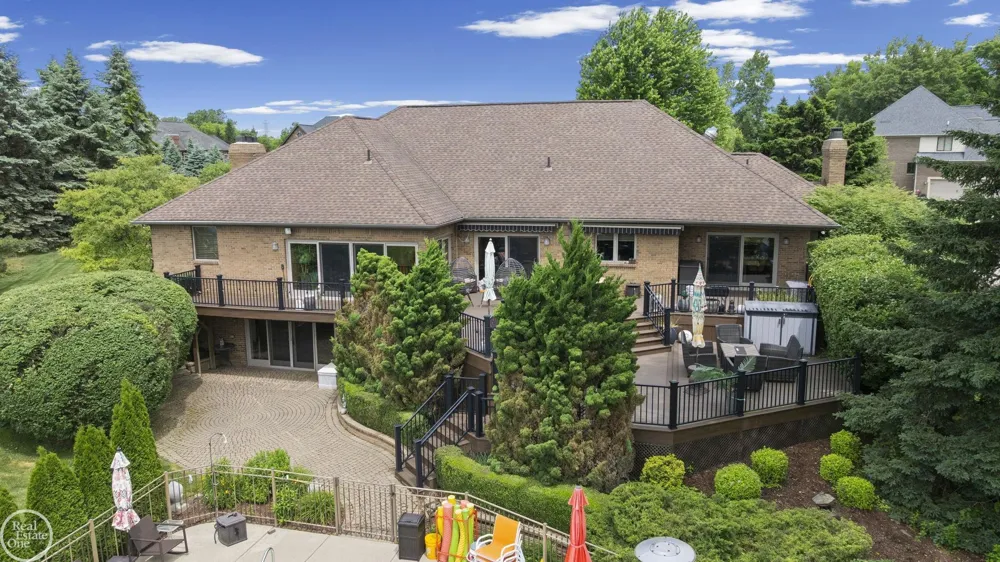 6718 Pond Drive Washington Township, MI 48094