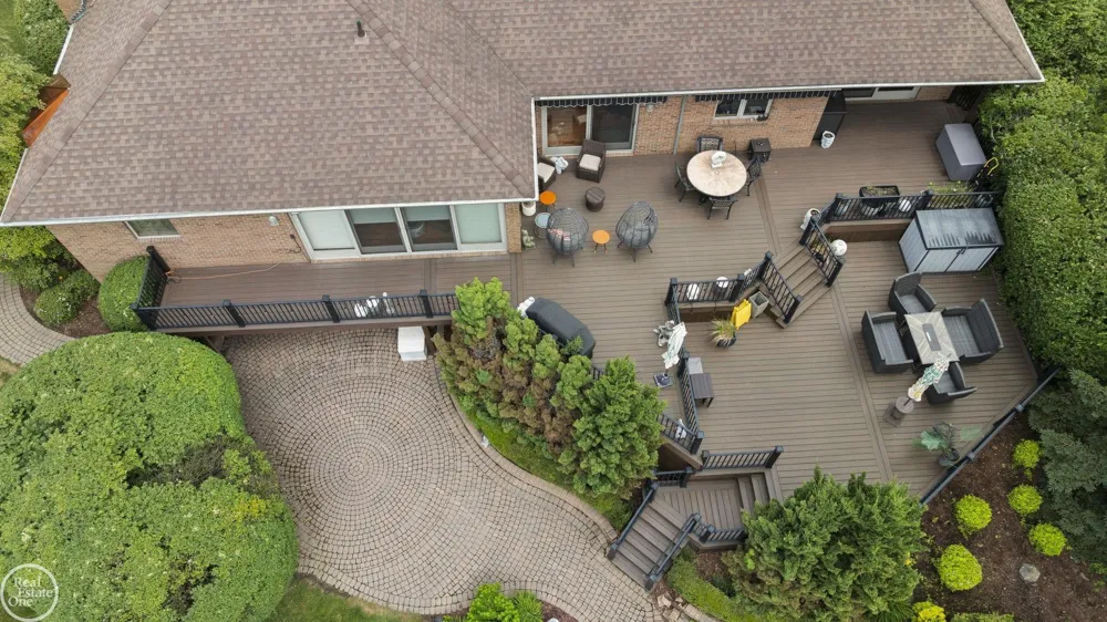 6718 Pond Drive Washington Township, MI 48094