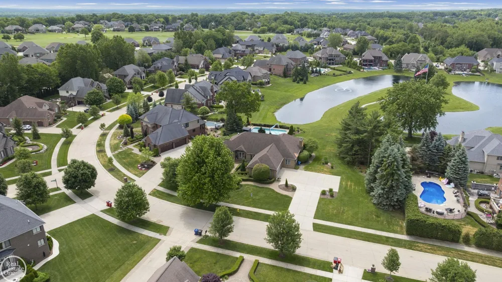 6718 Pond Drive Washington Township, MI 48094