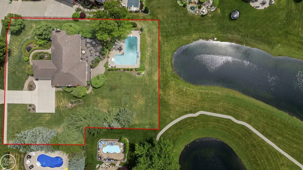 6718 Pond Drive Washington Township, MI 48094
