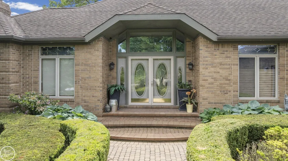 6718 Pond Drive Washington Township, MI 48094