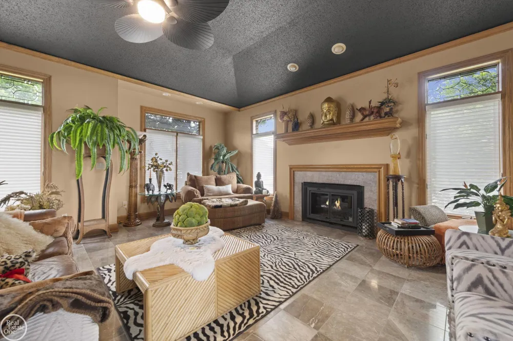 6718 Pond Drive Washington Township, MI 48094
