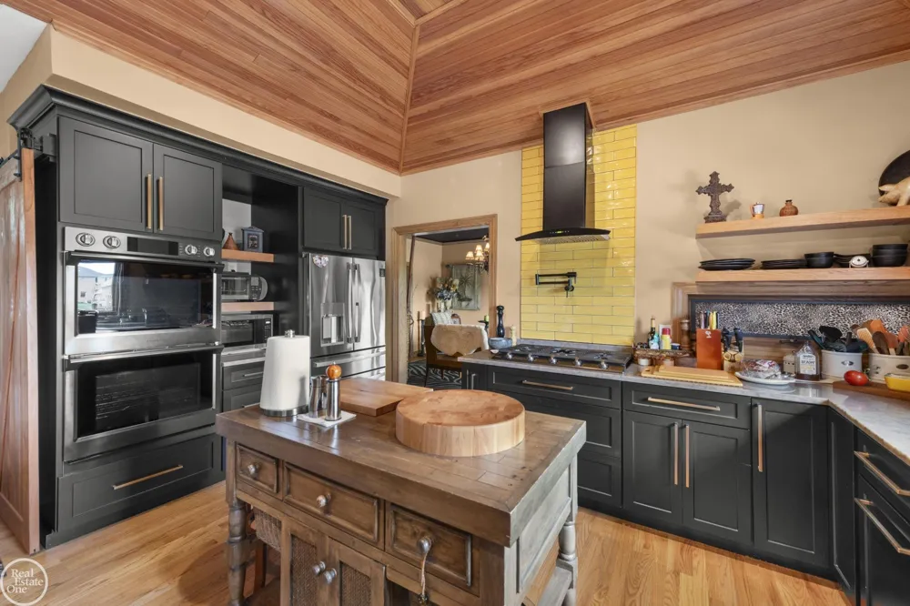 6718 Pond Drive Washington Township, MI 48094