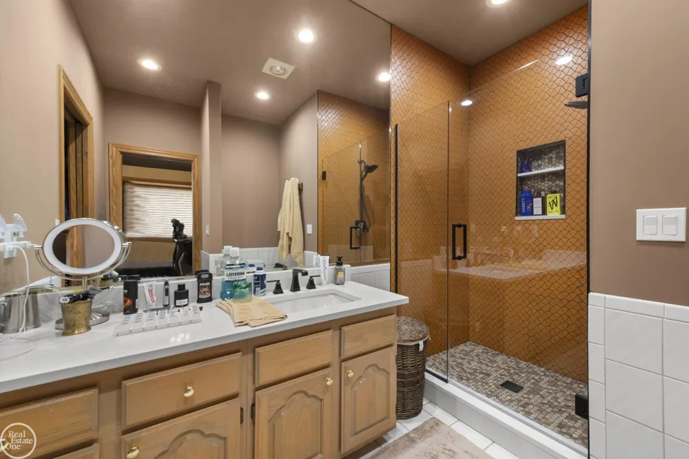 6718 Pond Drive Washington Township, MI 48094