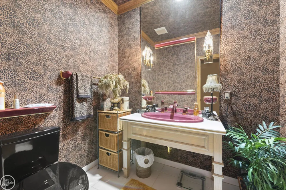 6718 Pond Drive Washington Township, MI 48094