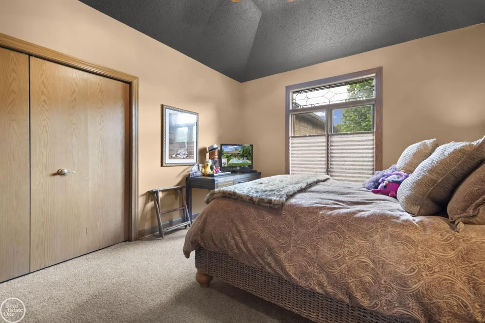 6718 Pond Drive Washington Township, MI 48094