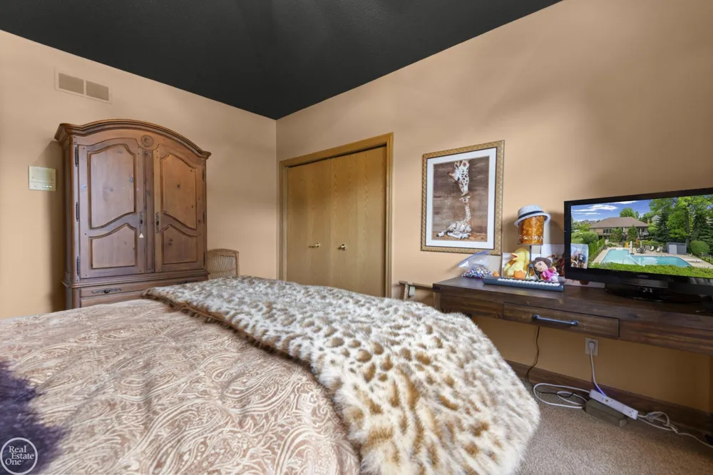 6718 Pond Drive Washington Township, MI 48094