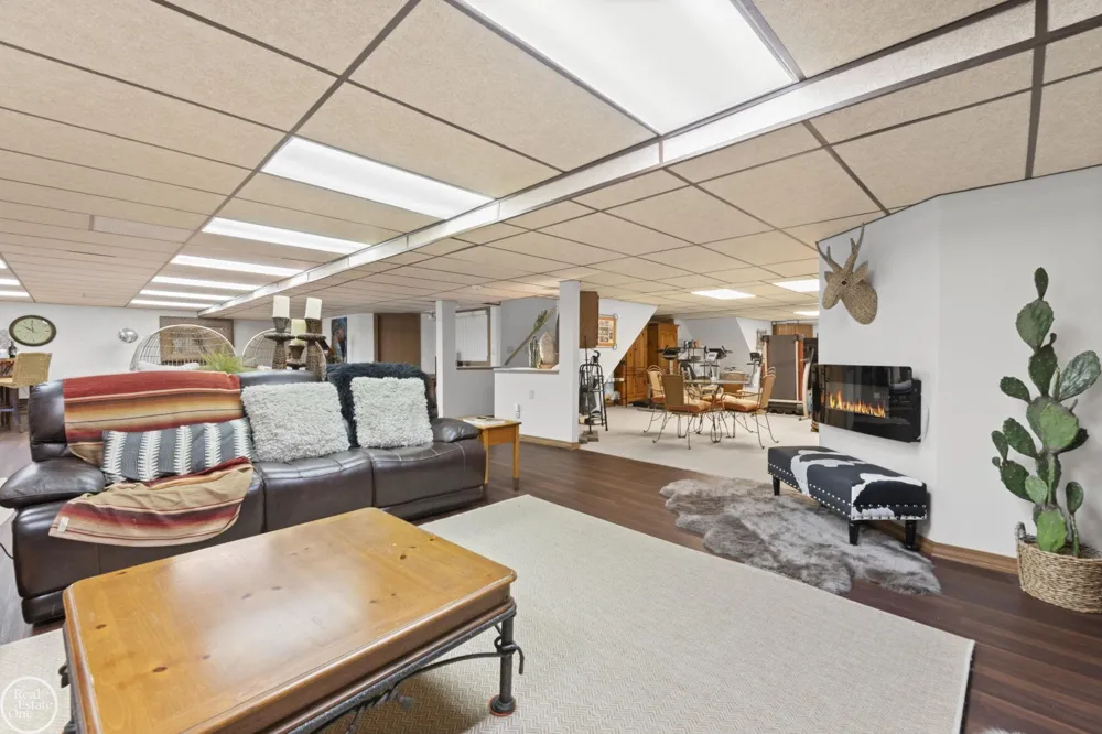 6718 Pond Drive Washington Township, MI 48094