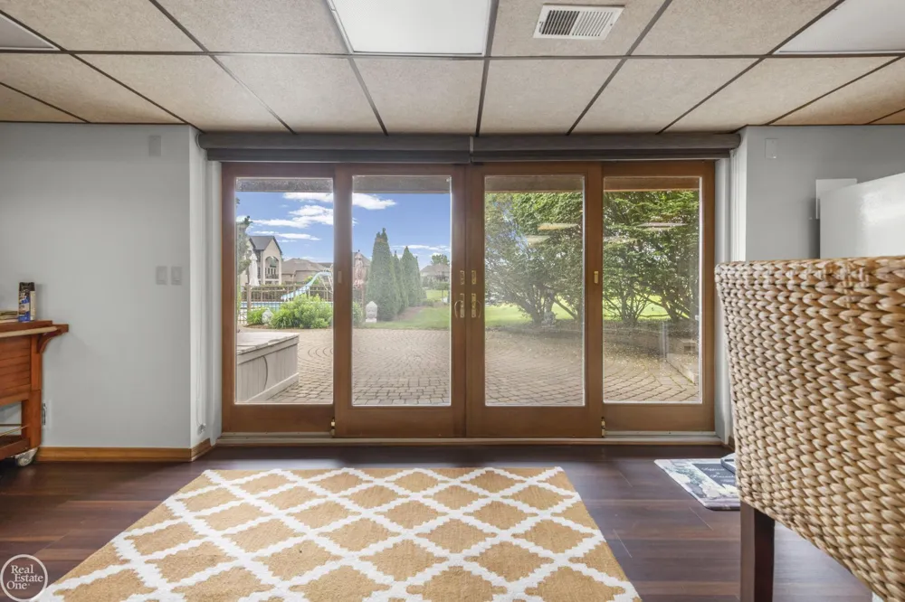 6718 Pond Drive Washington Township, MI 48094