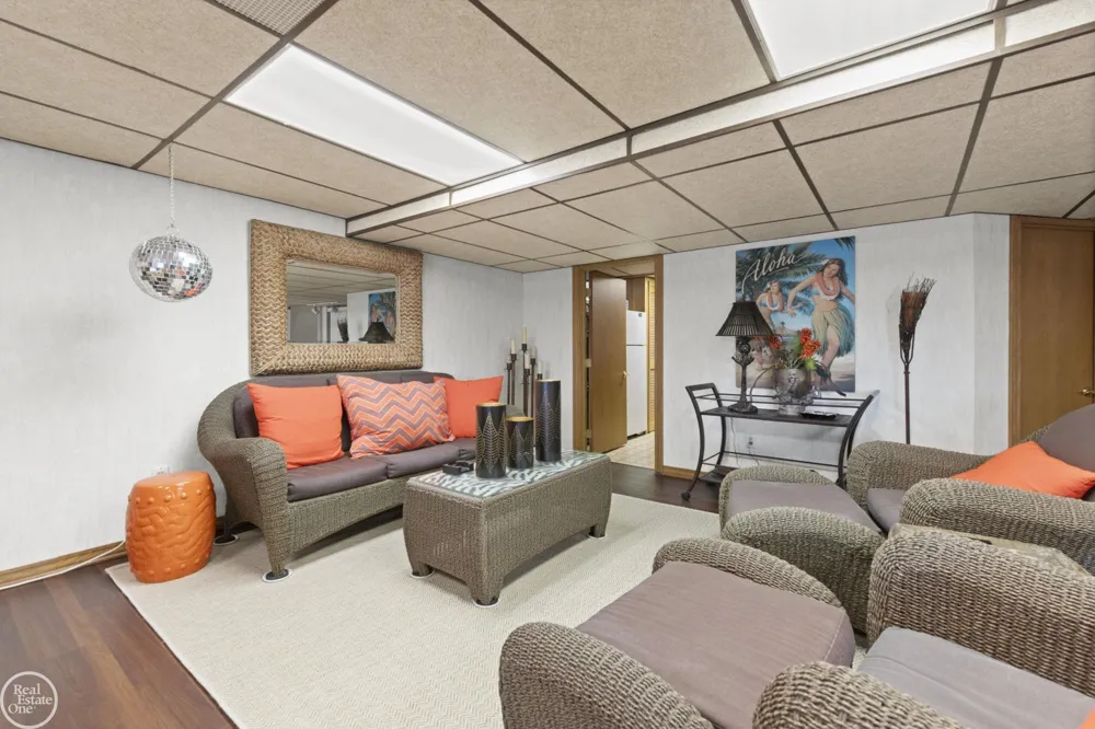 6718 Pond Drive Washington Township, MI 48094