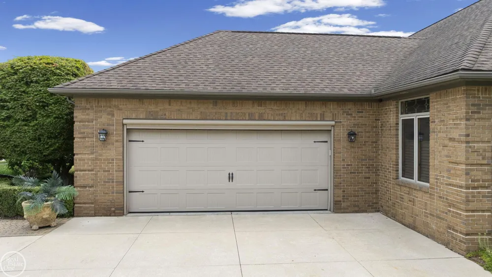 6718 Pond Drive Washington Township, MI 48094