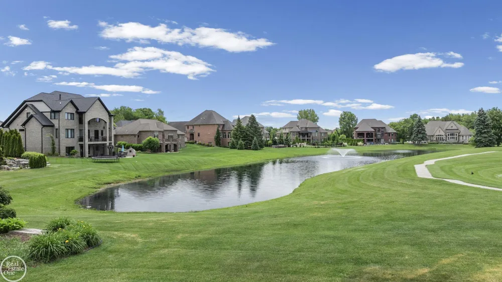 6718 Pond Drive Washington Township, MI 48094