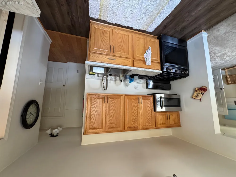 27039 Alden Street Madison Heights City, MI 48071