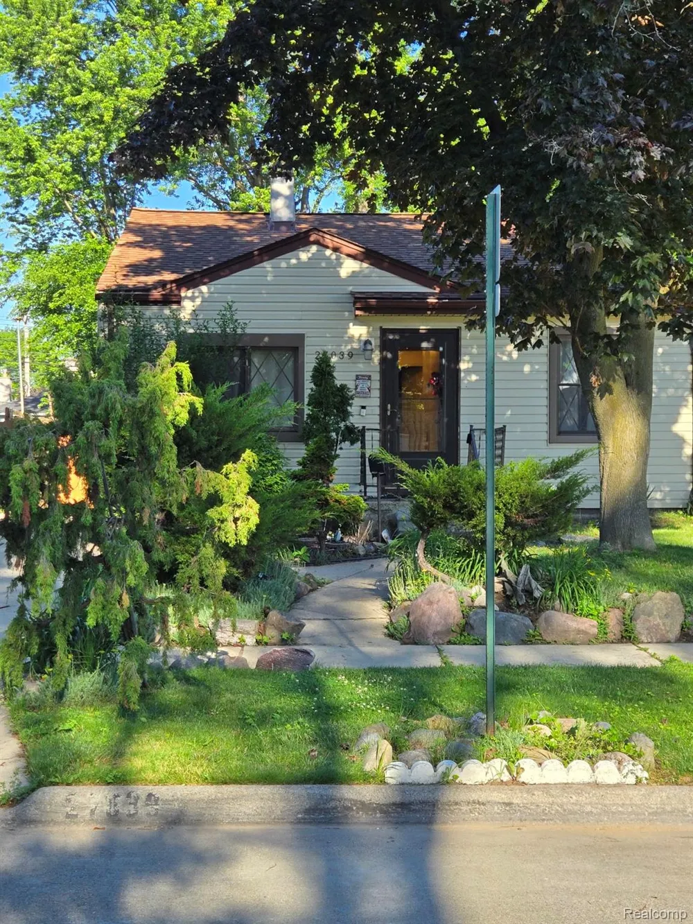 27039 Alden Street Madison Heights City, MI 48071