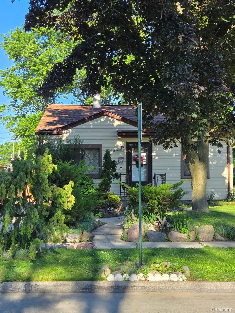 27039 Alden Street Madison Heights City, MI 48071