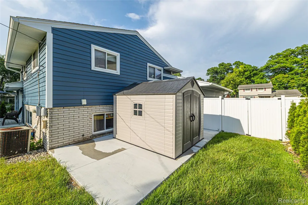 676 Sheffield Road Auburn Hills City, MI 48326