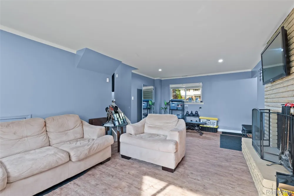 676 Sheffield Road Auburn Hills City, MI 48326