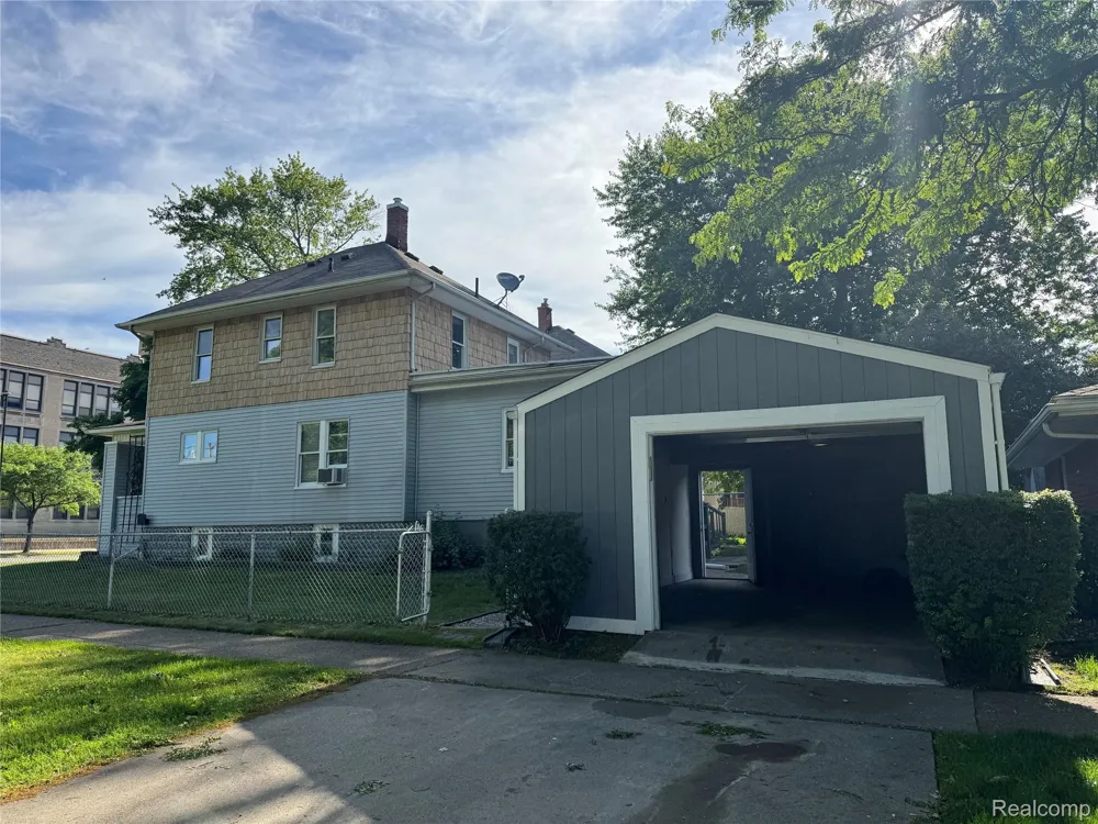 563 Eureka Road Wyandotte City, MI 48192
