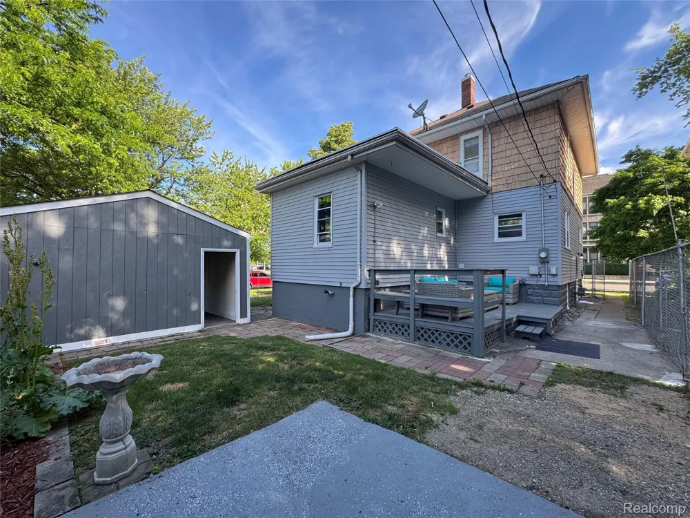 563 Eureka Road Wyandotte City, MI 48192