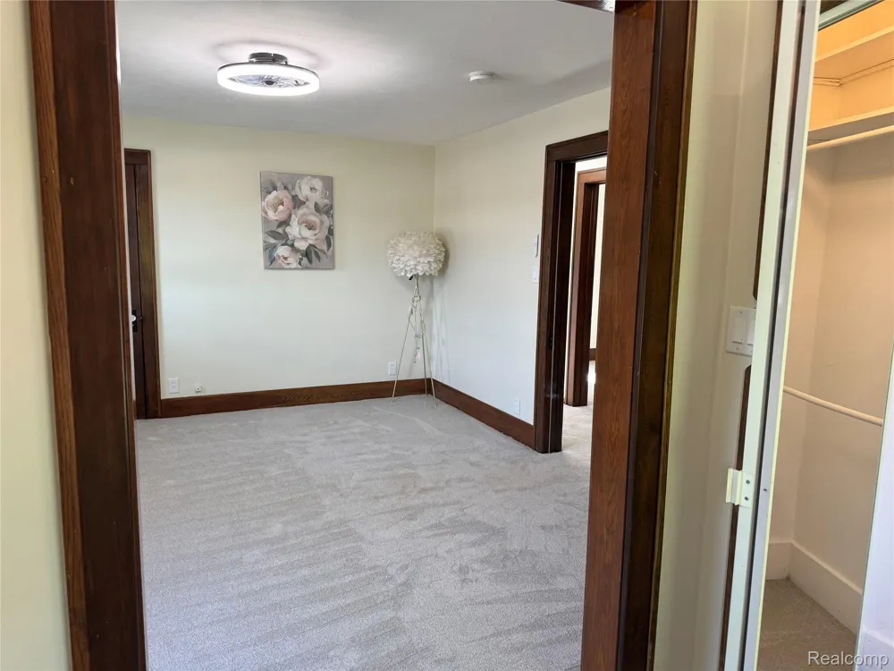 563 Eureka Road Wyandotte City, MI 48192
