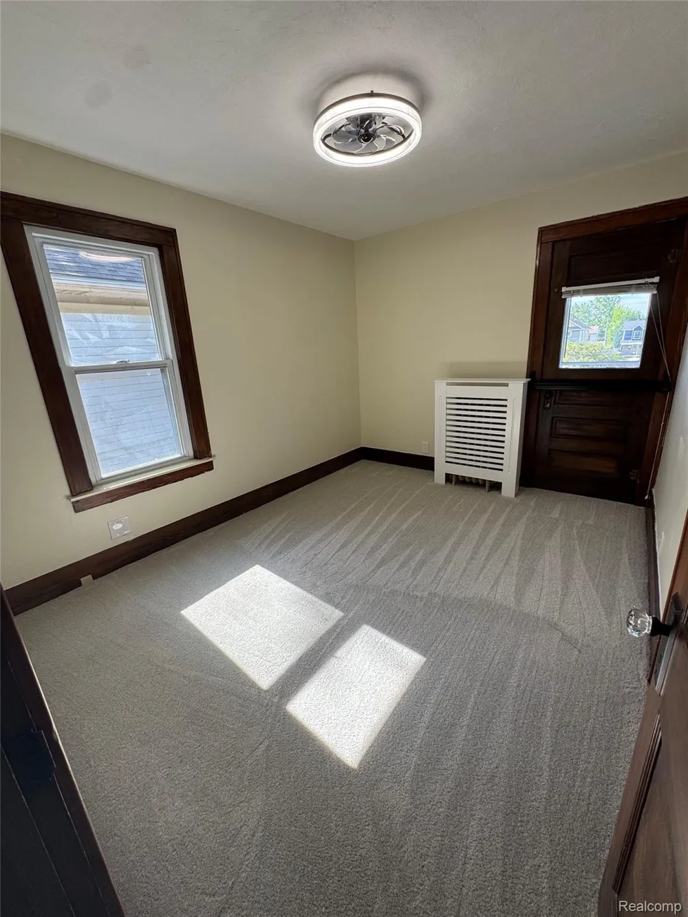 563 Eureka Road Wyandotte City, MI 48192