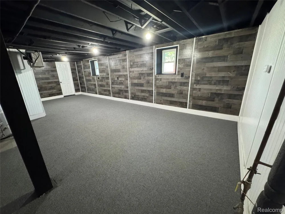 563 Eureka Road Wyandotte City, MI 48192