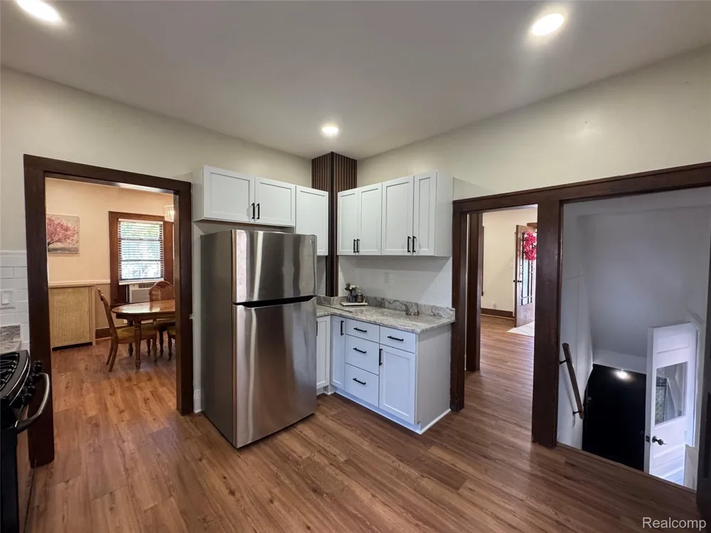 563 Eureka Road Wyandotte City, MI 48192