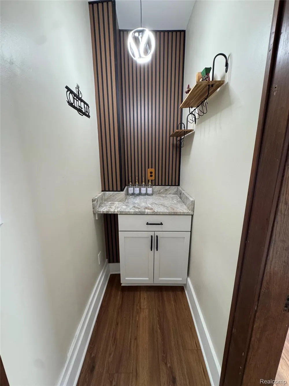 563 Eureka Road Wyandotte City, MI 48192