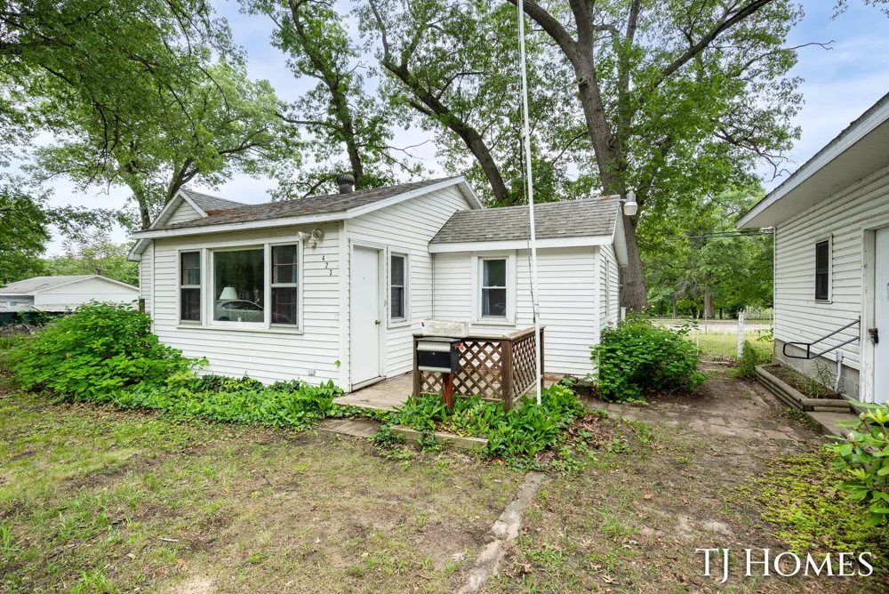 423 Collins Avenue Muskegon Heights City, MI 49444