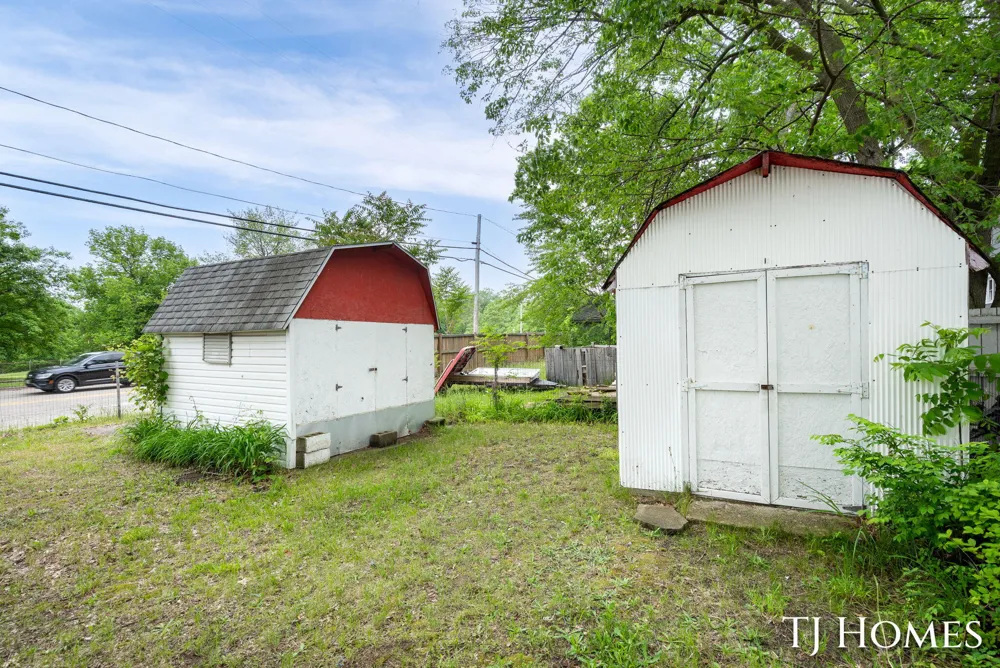 423 Collins Avenue Muskegon Heights City, MI 49444