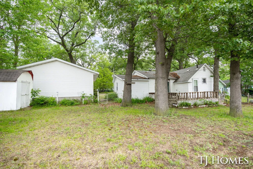 423 Collins Avenue Muskegon Heights City, MI 49444