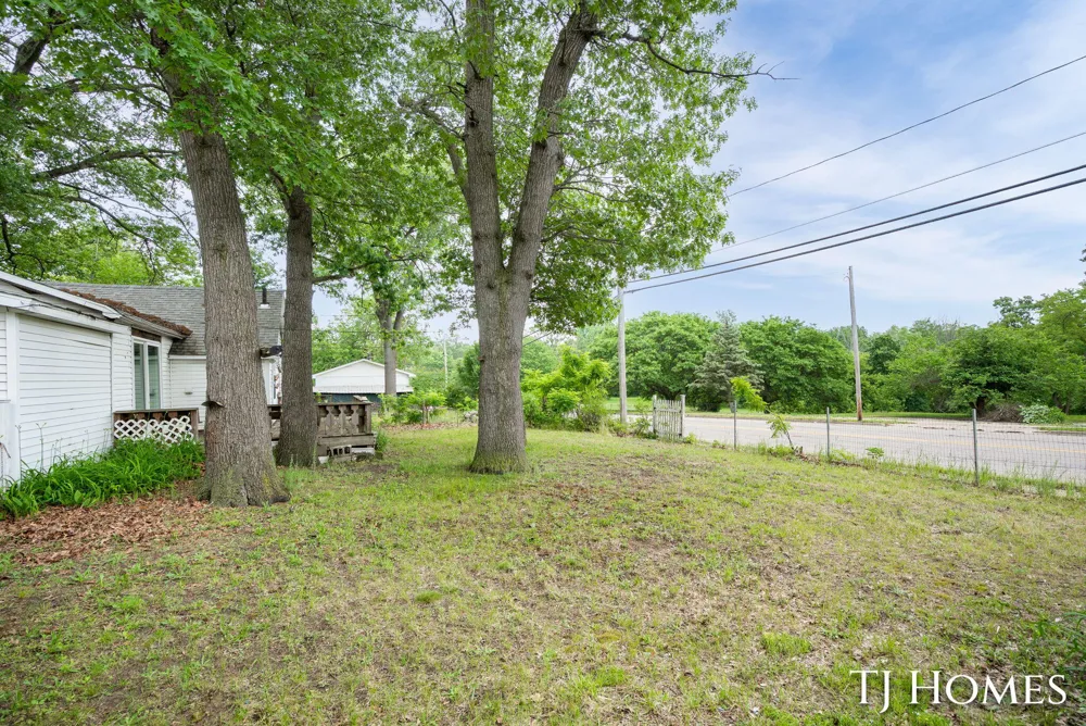 423 Collins Avenue Muskegon Heights City, MI 49444
