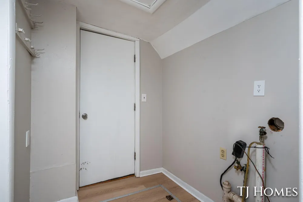 423 Collins Avenue Muskegon Heights City, MI 49444