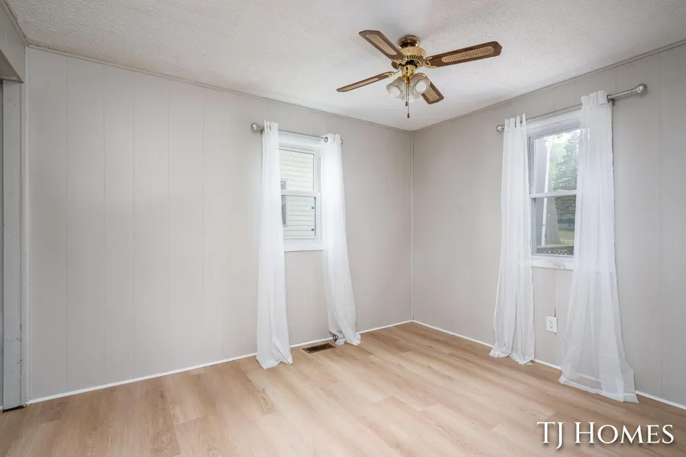 423 Collins Avenue Muskegon Heights City, MI 49444