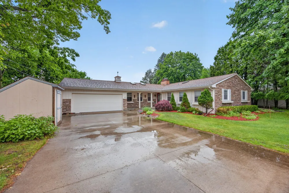 1020 Sunnyside Drive Cadillac City, MI 49601