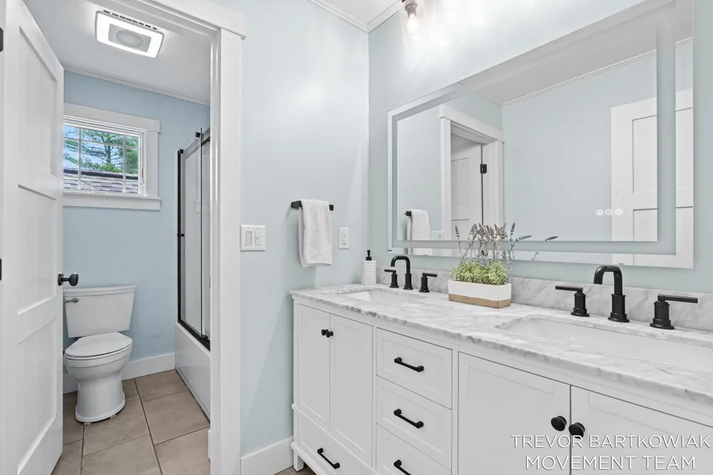 6384 Colorado Court Norton Shores City, MI 49444