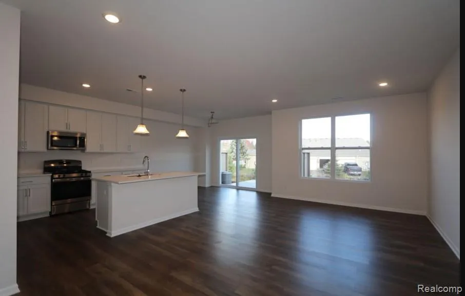 8587 Grove Street Washington Township, MI 48094