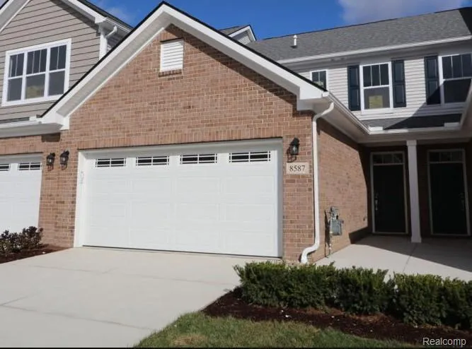 8587 Grove Street Washington Township, MI 48094