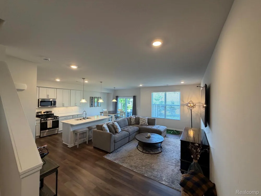 8587 Grove Street Washington Township, MI 48094