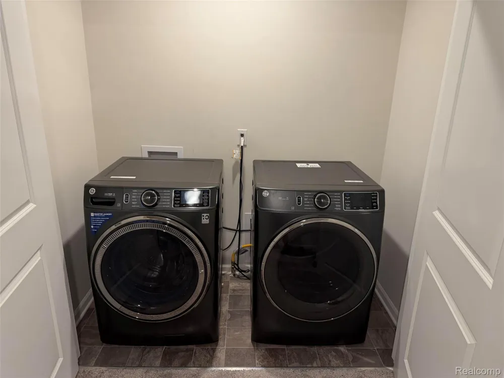 8587 Grove Street Washington Township, MI 48094